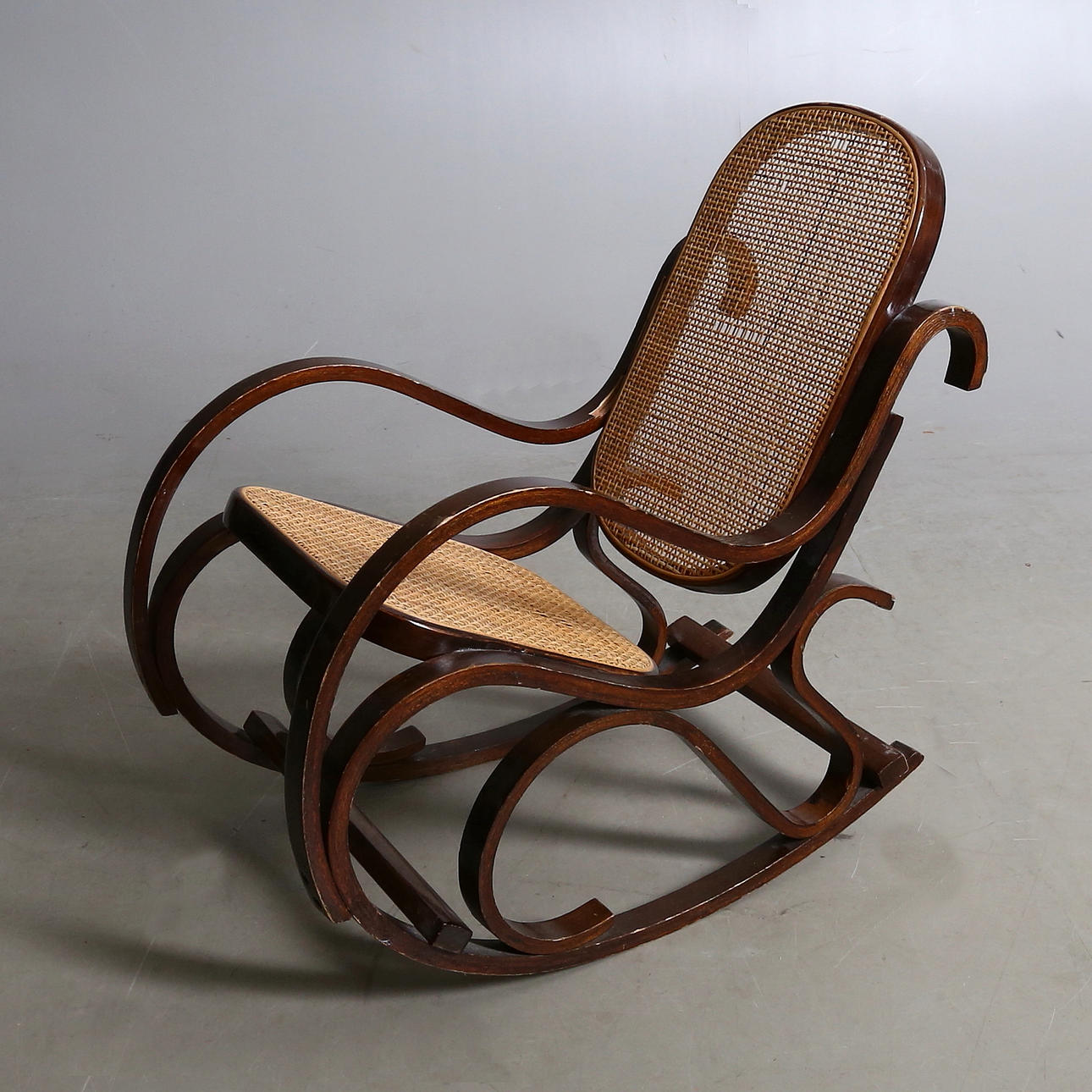 GUNGSTOL, barnmodell, böjträ och rotting, 1900-tal.