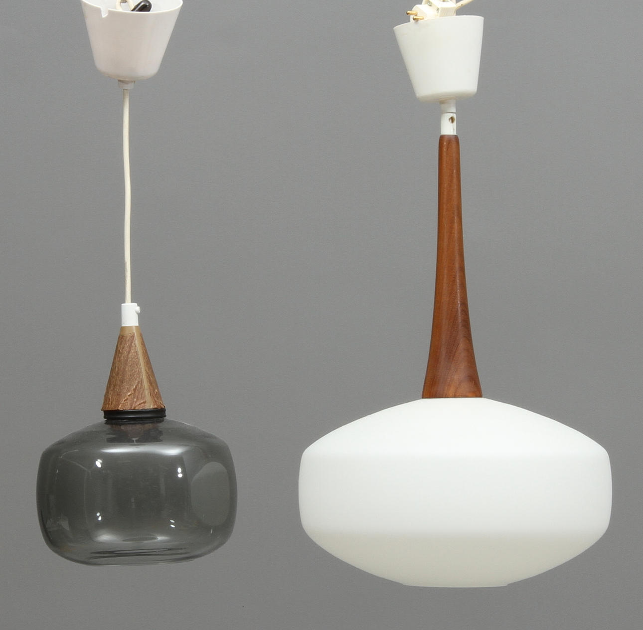 TAKLAMPOR 2 st varav en möjligen Luxus. 1900-tal.