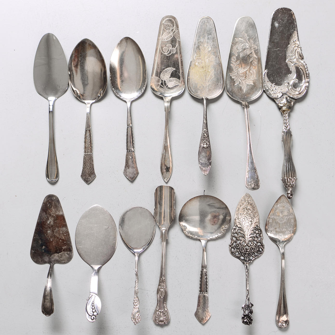 CAKE SERVERS & PASTRY SERVERS, 14 pcs, nickel silver.