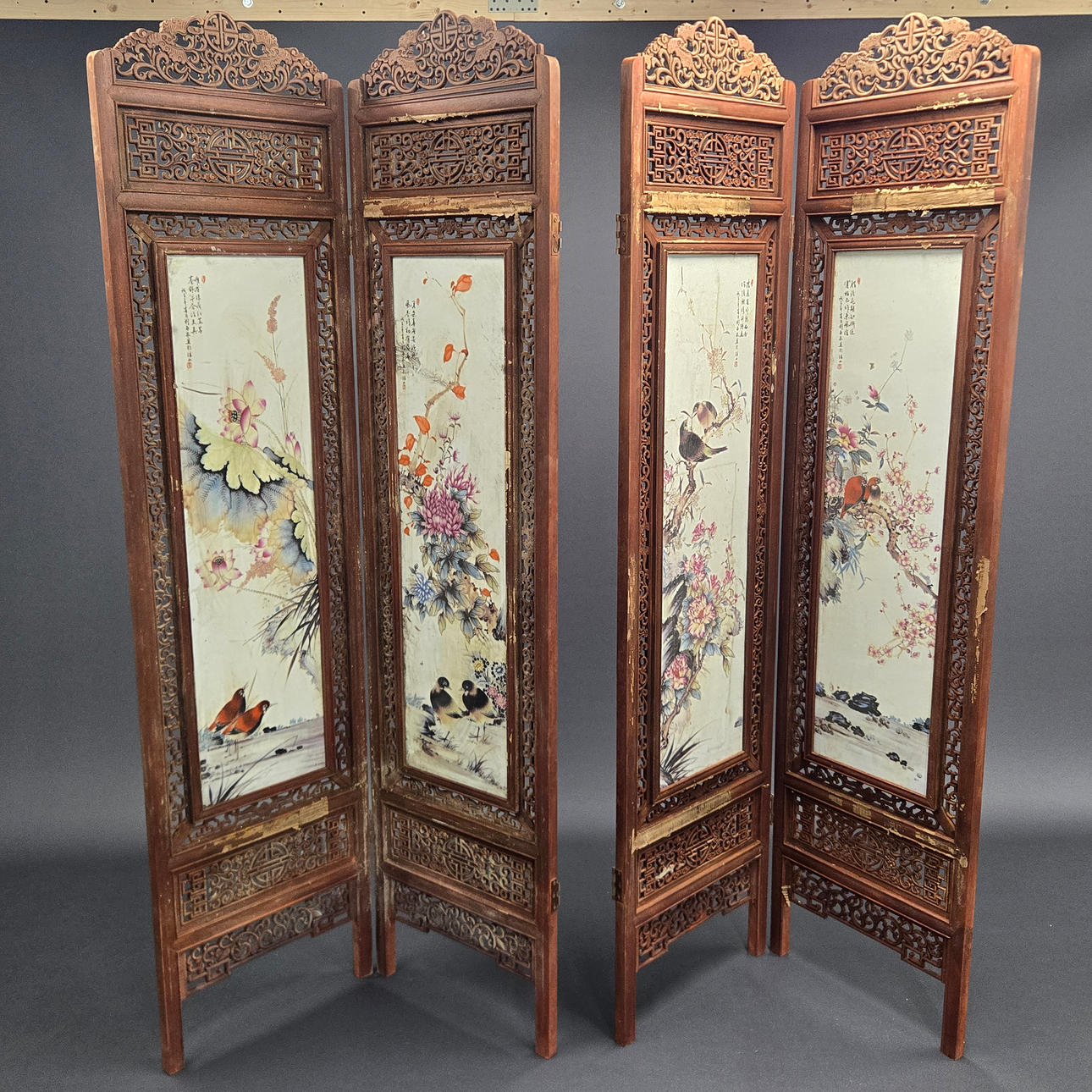 CHINESE HARDWOOD & PORCELAIN SCREEN. Asiatica - Wood - Auctionet