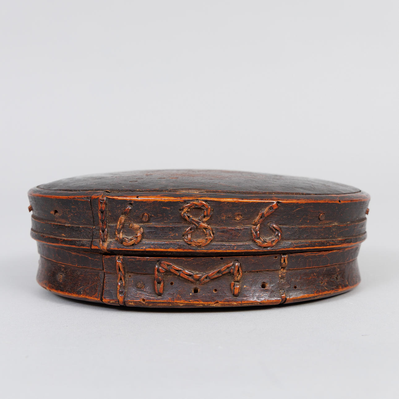 SVEPASK, wood, possibly dated 1686.