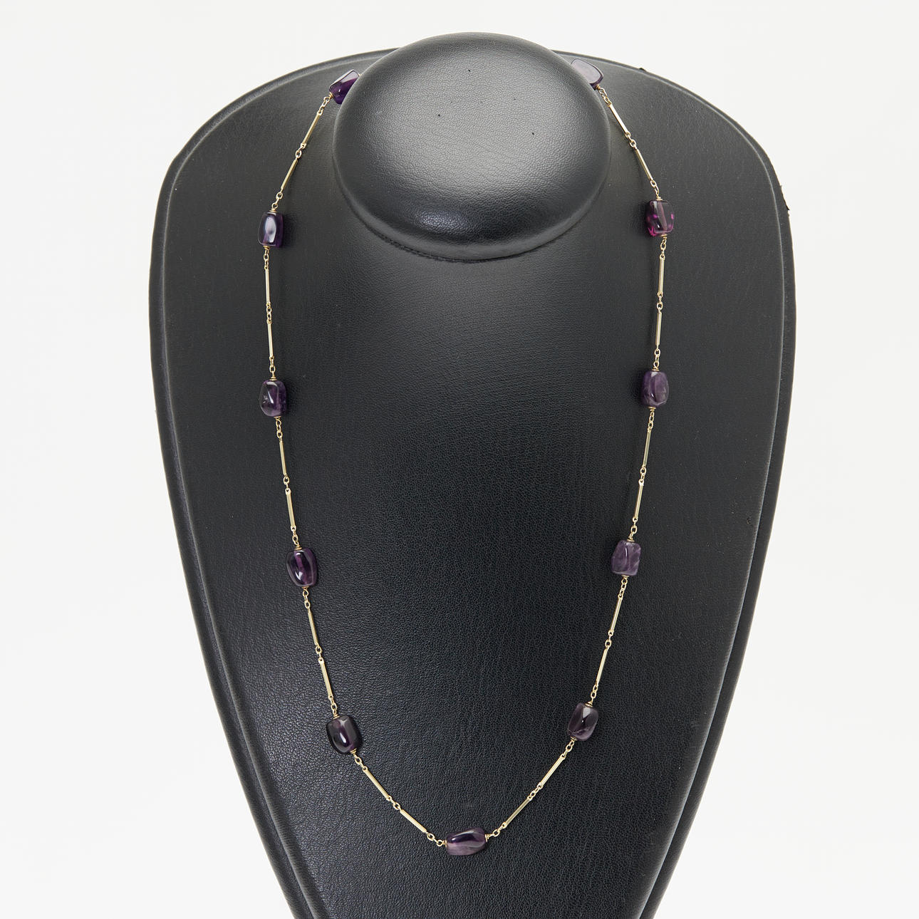 NECKLACE, 14k yellow gold, amethyst.