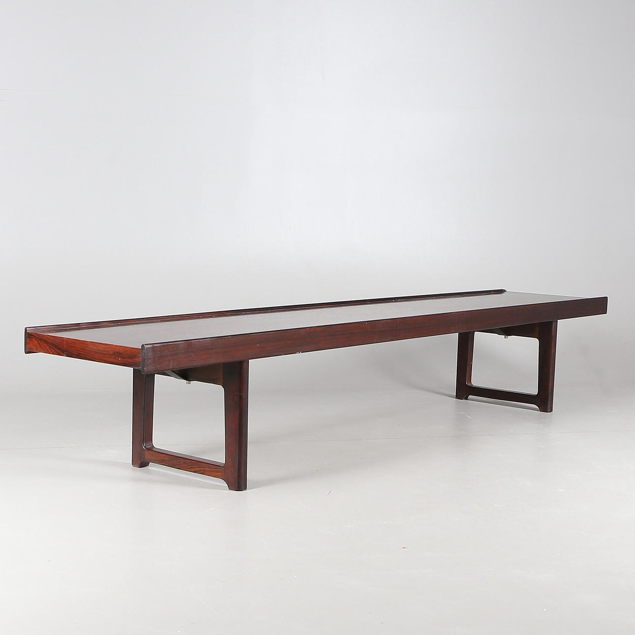 TORBJÖRN AFDAL. BÄNK, "Krobo", Torbjörn Afdal, Bruksbo, Mellemstrands, Norge, 1900-talets andra hälft.