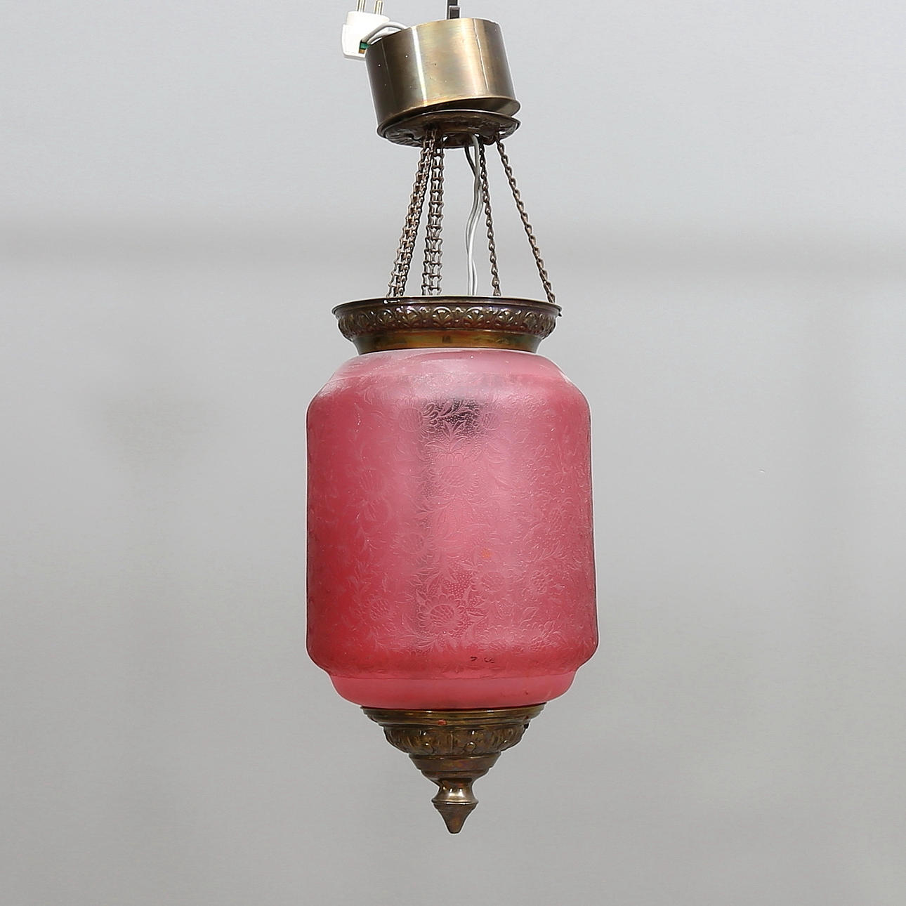 MÅNSKENSLAMPA, glas med etsad dekor, 1800-/1900-tal.