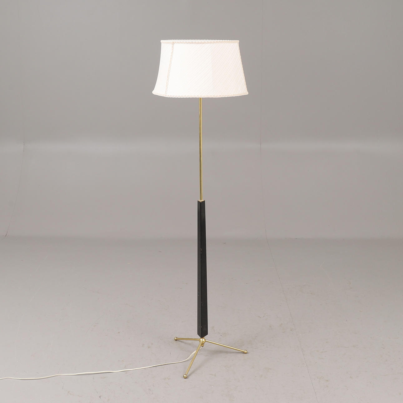 GOLVLAMPA, B E Hansson Malmö, 1900-talets andra hälft.