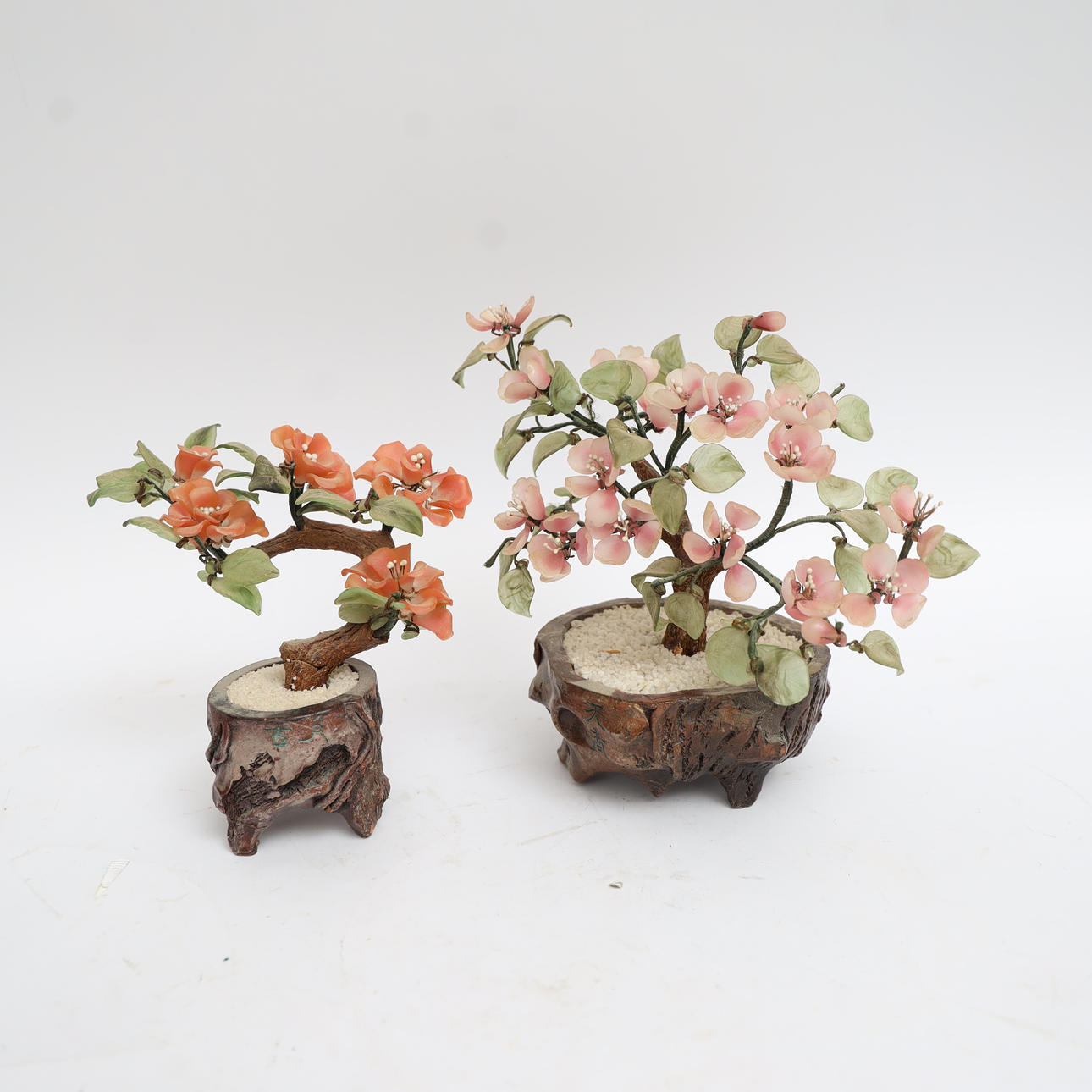 KONSTBLOMMOR, 2st, blommor av skuren sten, 1900-tal.