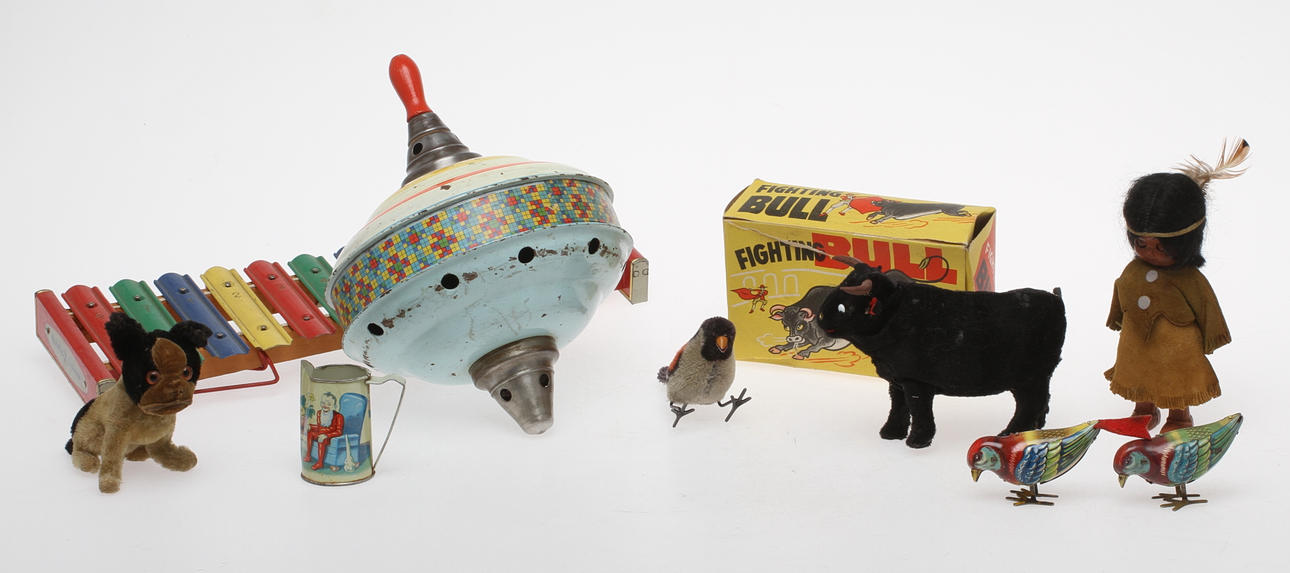 DIVERSE LEKSAKER som ALPS "Fighting Bull" i originalkartong, fåglar,hund, xylofon med mera.