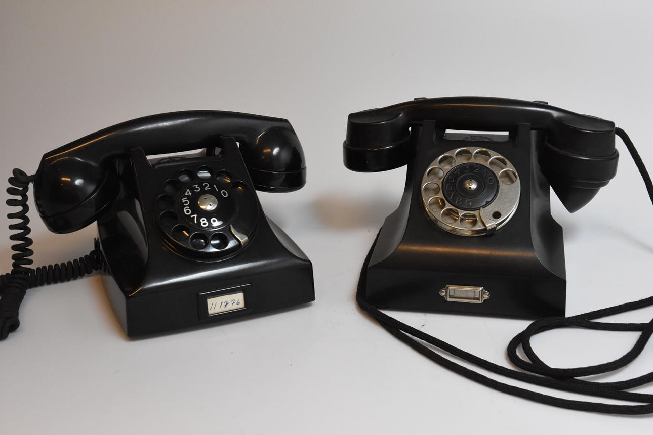 DESK PHONES 2 Backelit, 1940-50s.