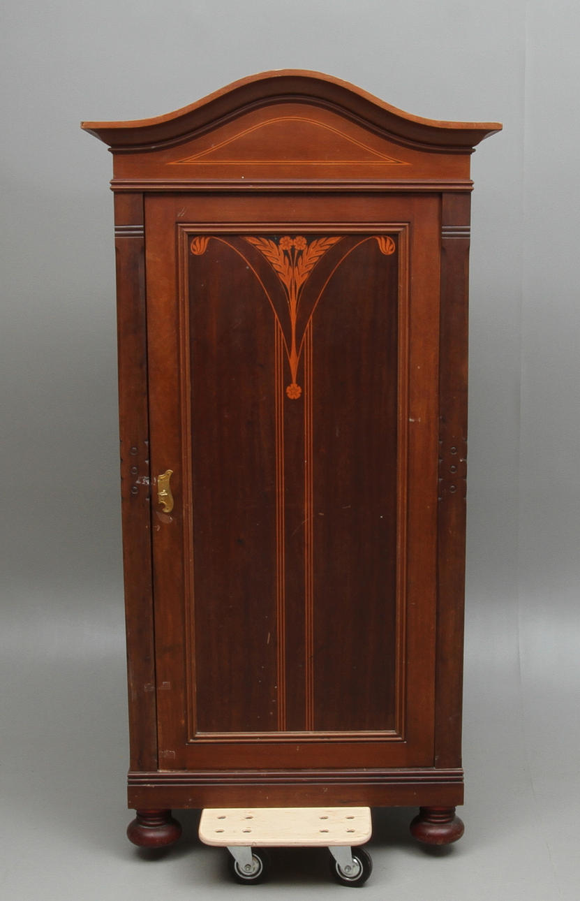 KLÄDSKÅP, jugend, 1900-tal.