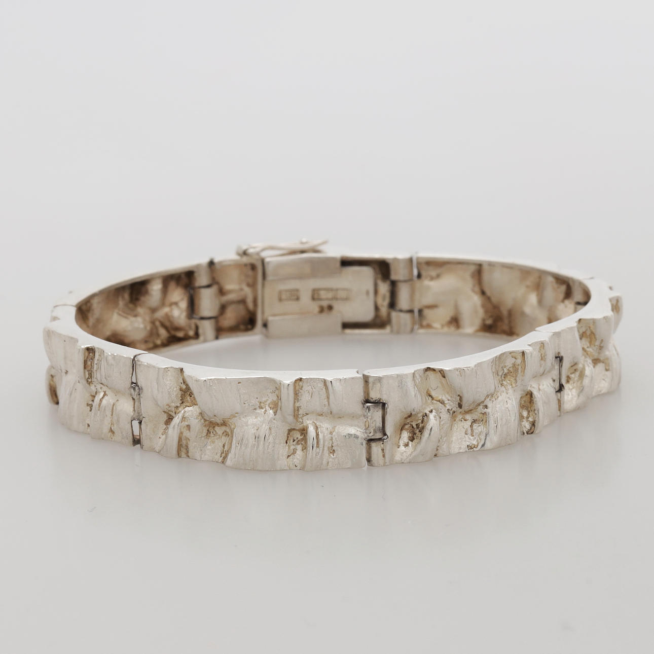 MATTI JUSSI HYVÄRINEN. Armband, sterlingsilver, Sirokorv, Åbo, Finland, vikt 25 gram.