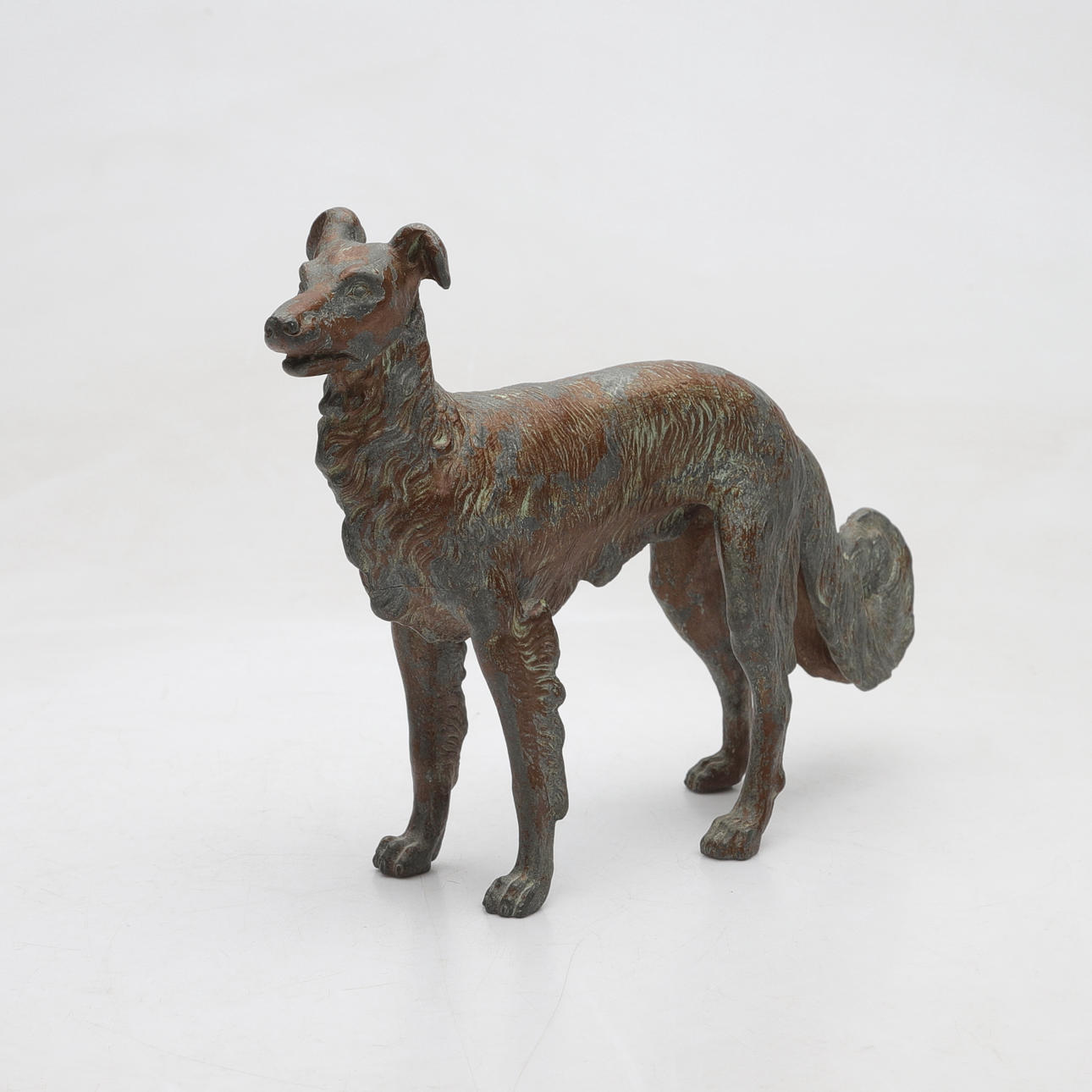 FIGURIN, Patinerad metall, Borzoi/Rysk Vinhund, 1900-tal.