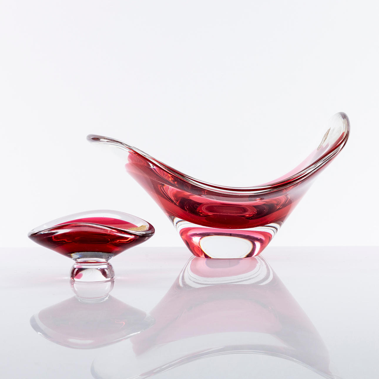 SKÅLAR, 2 st, Åfors, underfångsglas, en signerad.