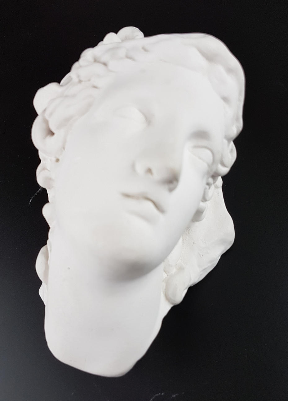 CHEF FÖR GUDINNAN ATHENA MED MEDUSA MASK.