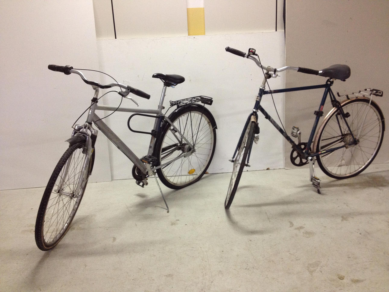 CYKLAR, 2 st, herrmodell.