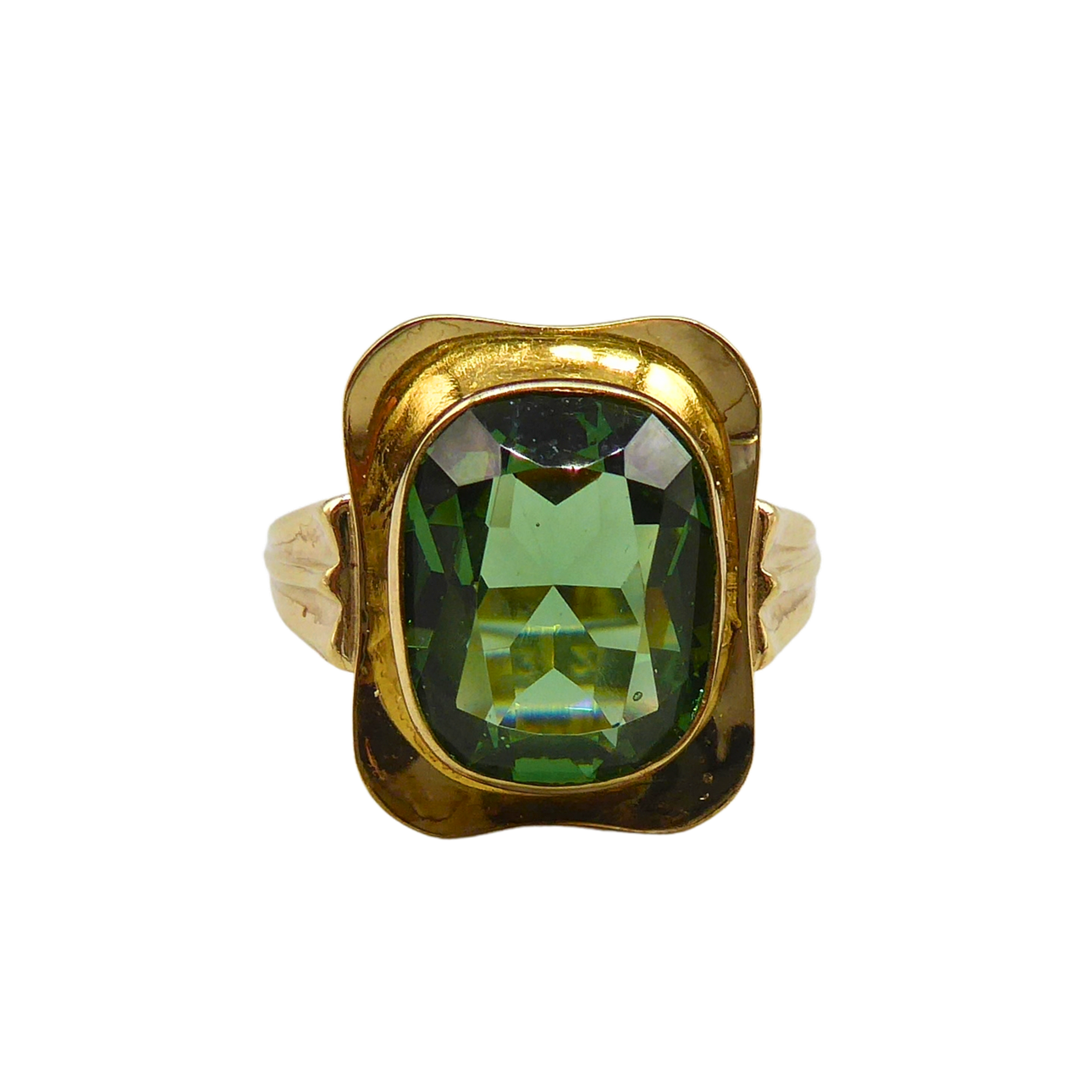 8K GOLD RING WITH SPINEL.