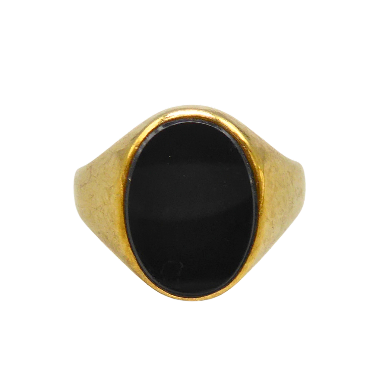 SIGNET RING IN 8K GOLD WITH ONYX.