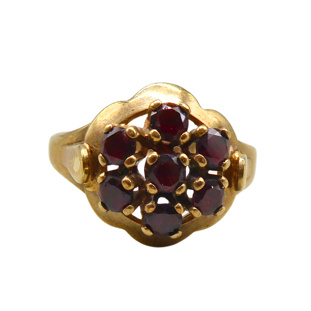 GARNET RING IN FLOWER SHAPE IN 8K GOLD.