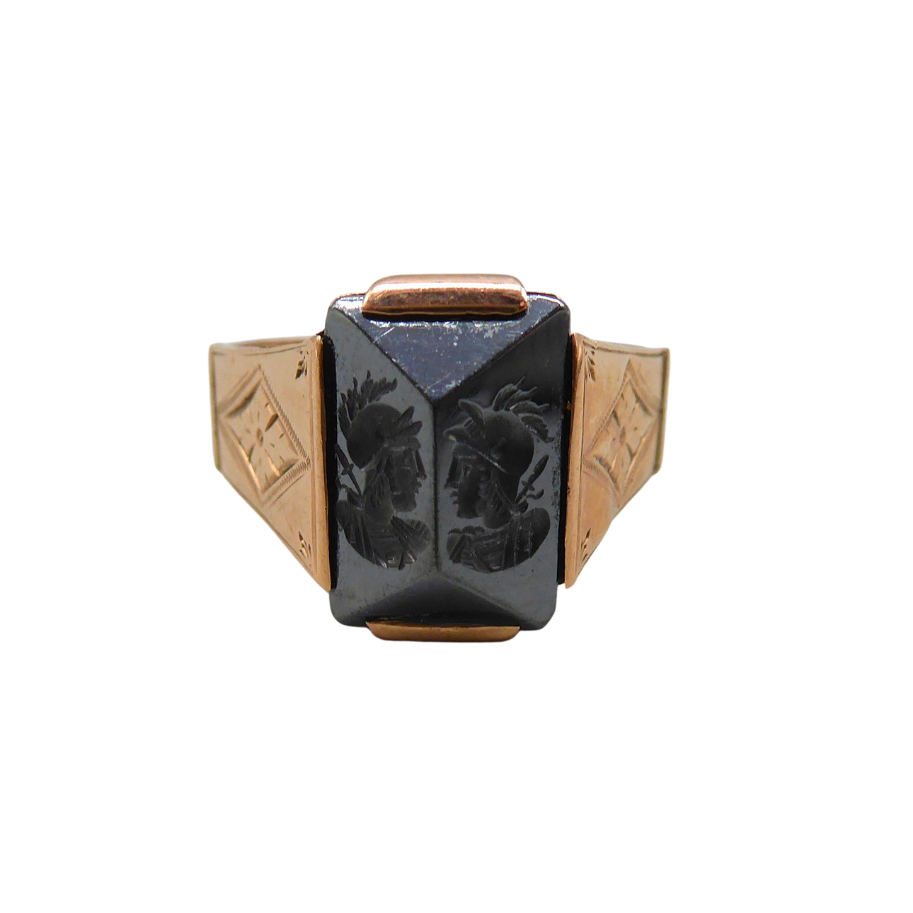SIGNET RING IN 8K RED GOLD.