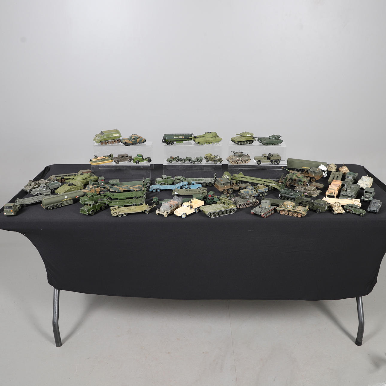 MILITARY MODELS INCLUDING TANKS & ARMY VEHICLES.