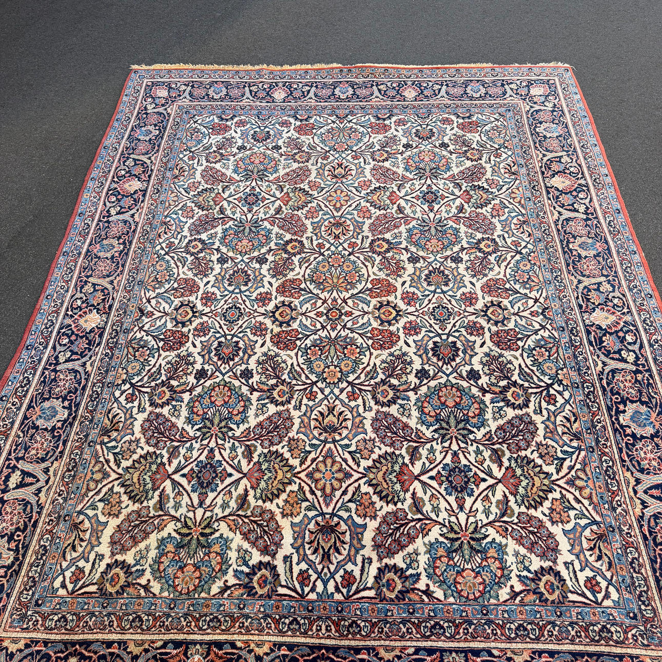 MATTA, orientalisk, ca 235x315 cm.