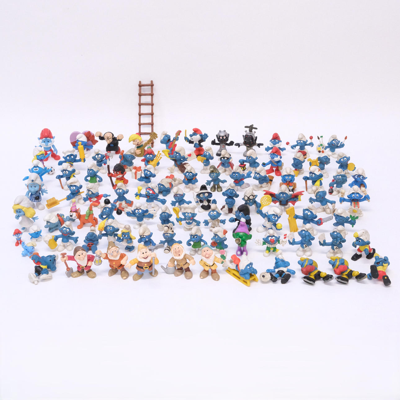 85 FIGURER. SMURFAR OCH SNÖVITS DVÄRGAR.