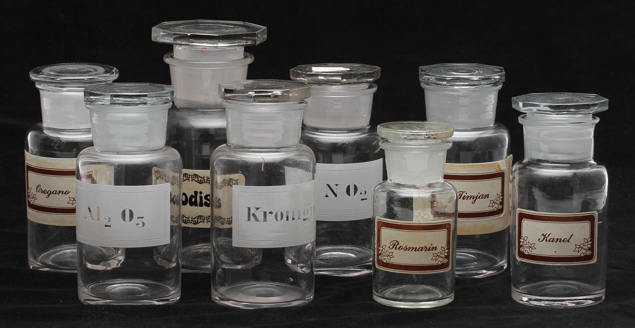 BURKAR MED LOCK, 8 st, glas, 1900-tal.