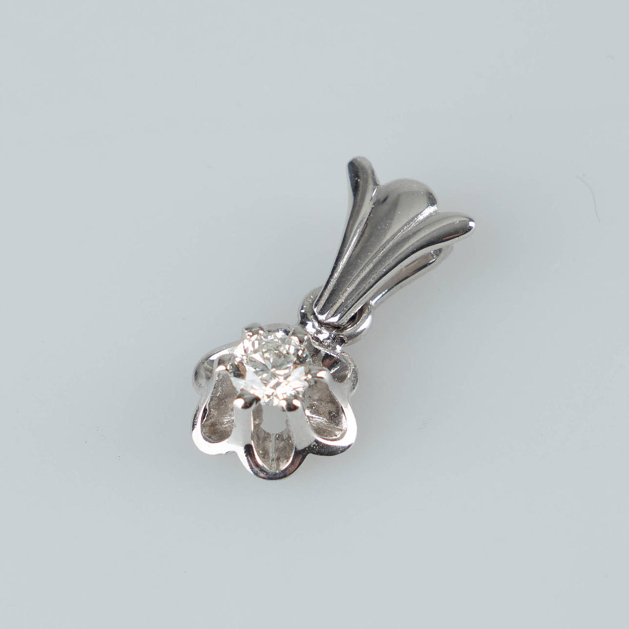DIAMANTHÄNGE, 14K vitguld.