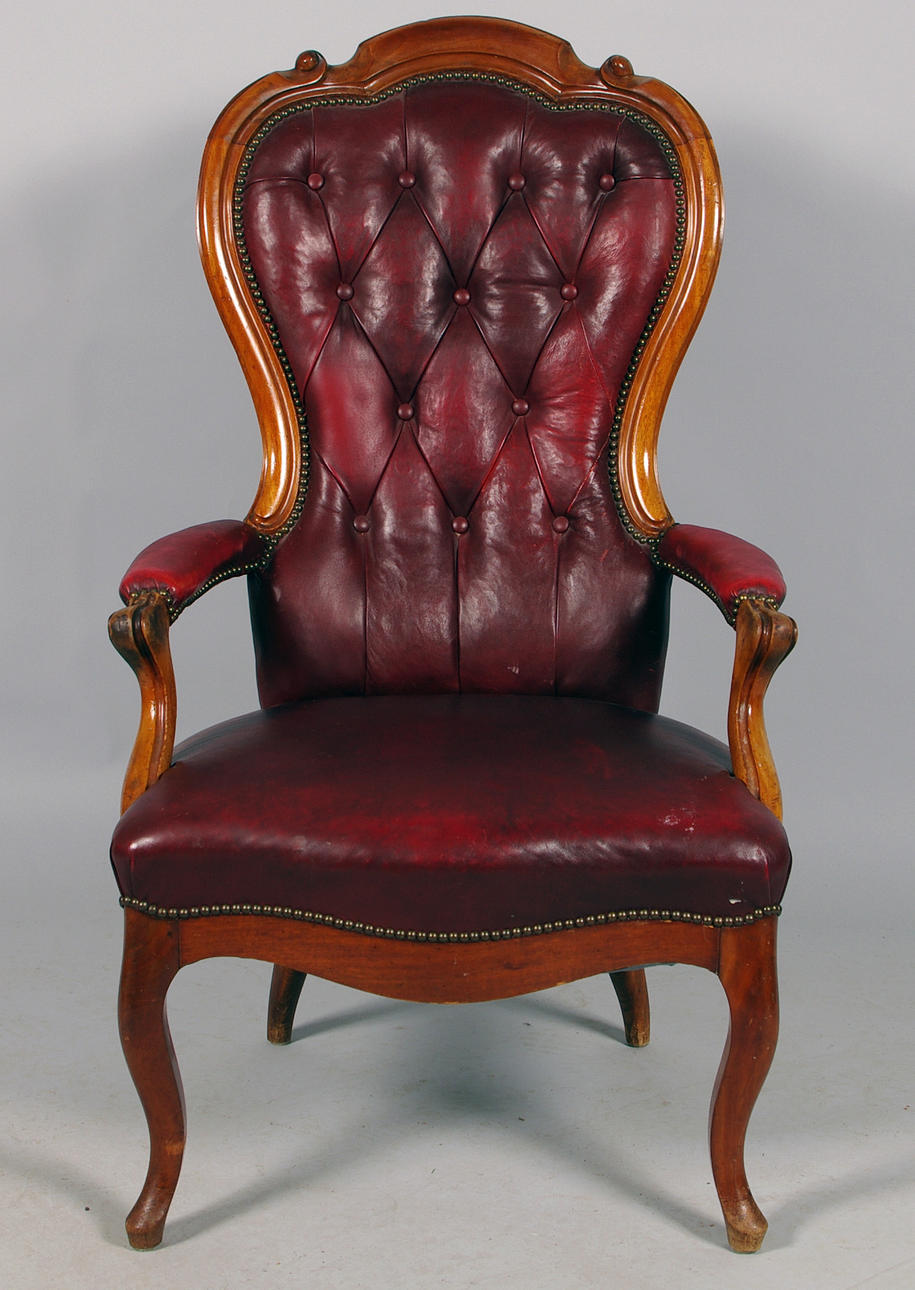 Fåtölj, skinn/mahogny, rokokostil.