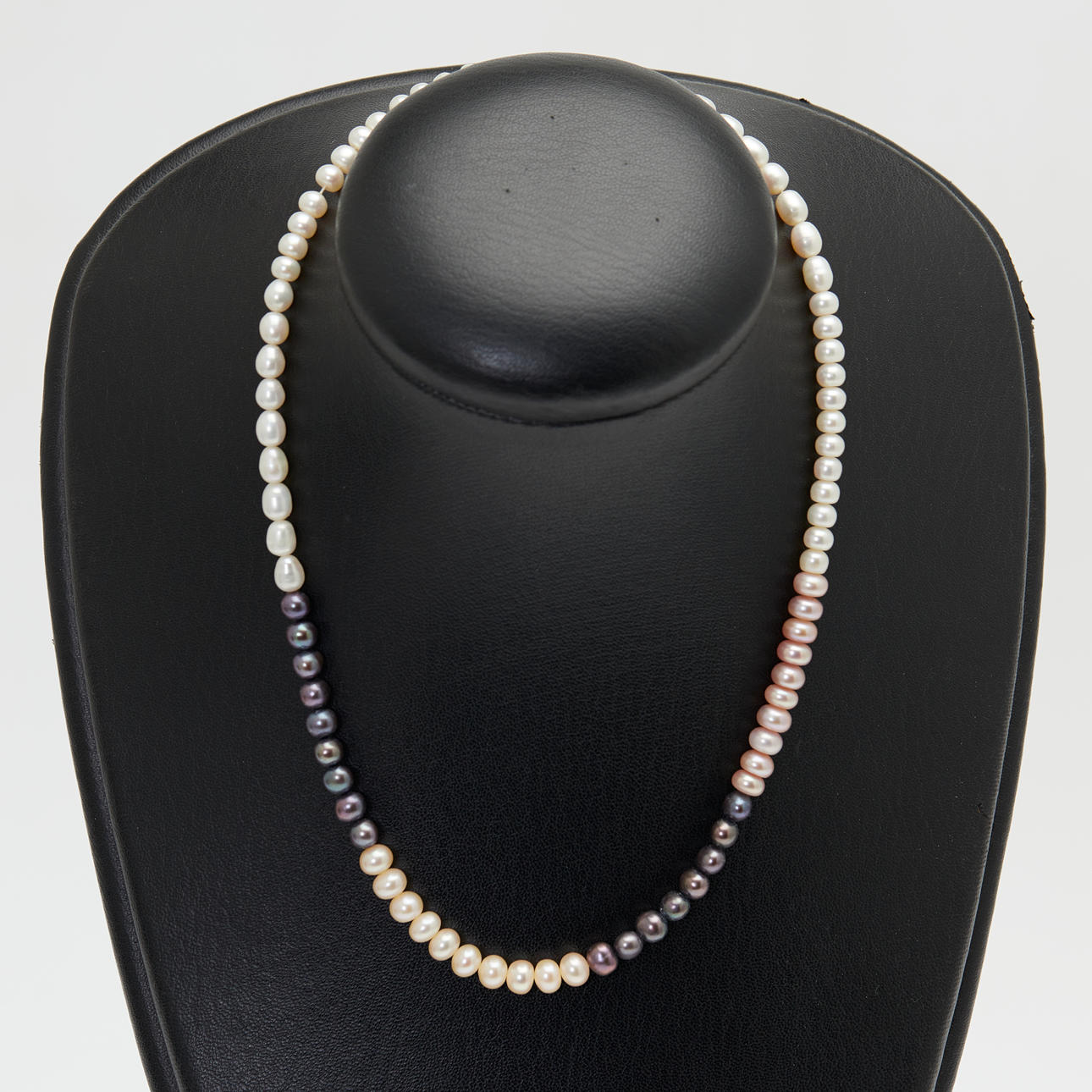 NECKLACE, 14k yellow gold, multicolor pearls.