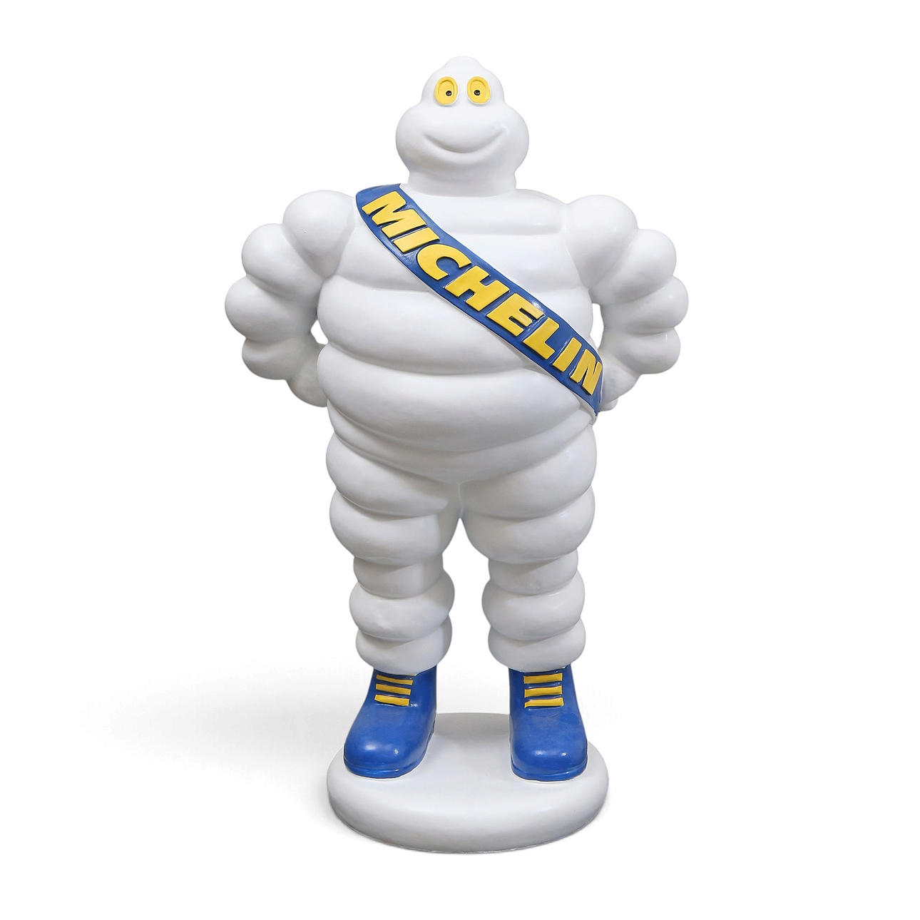 "Michelin-gubbe", figur i polykrom polyester.