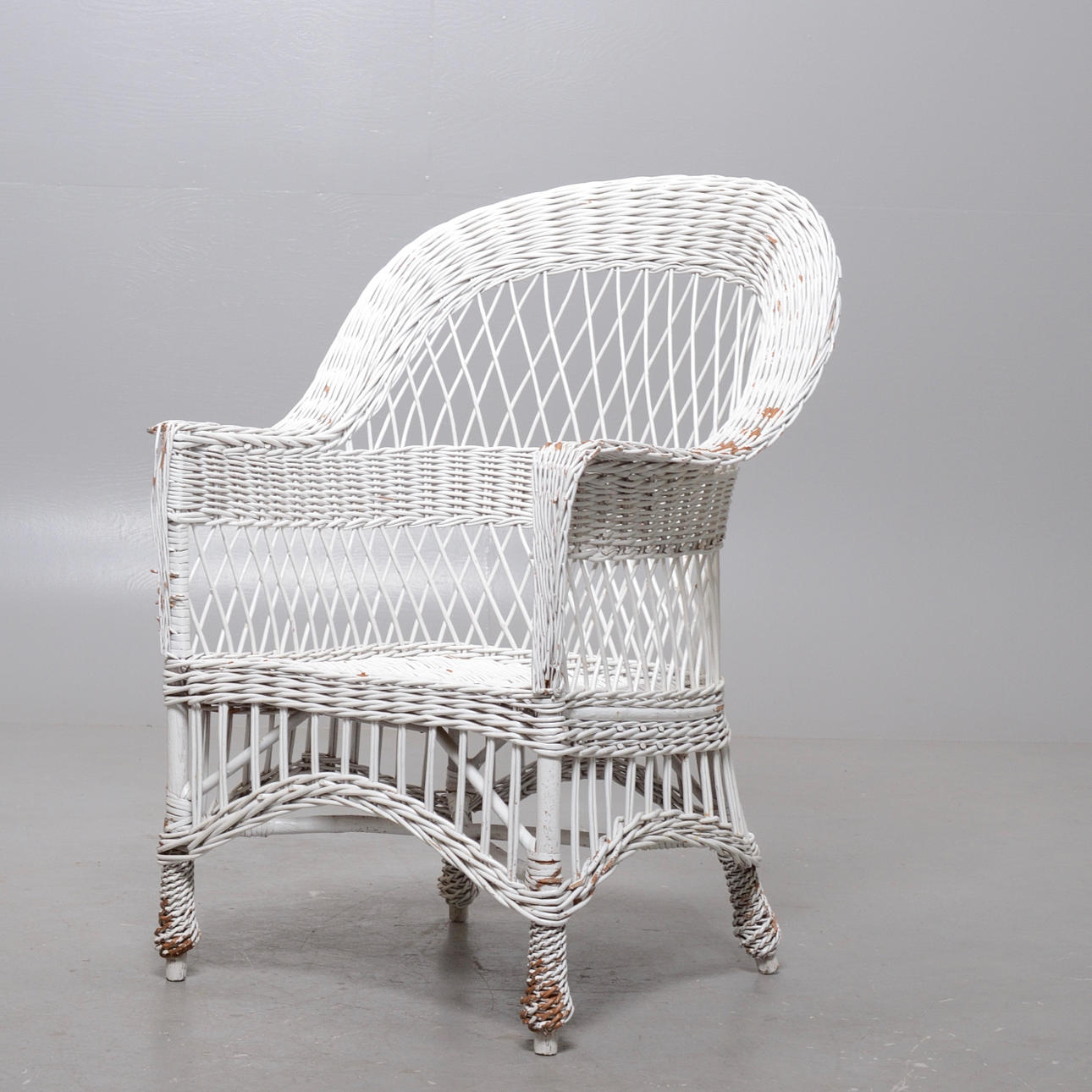 KORGSTOL, ÄLDRE, VITMÅLAD.