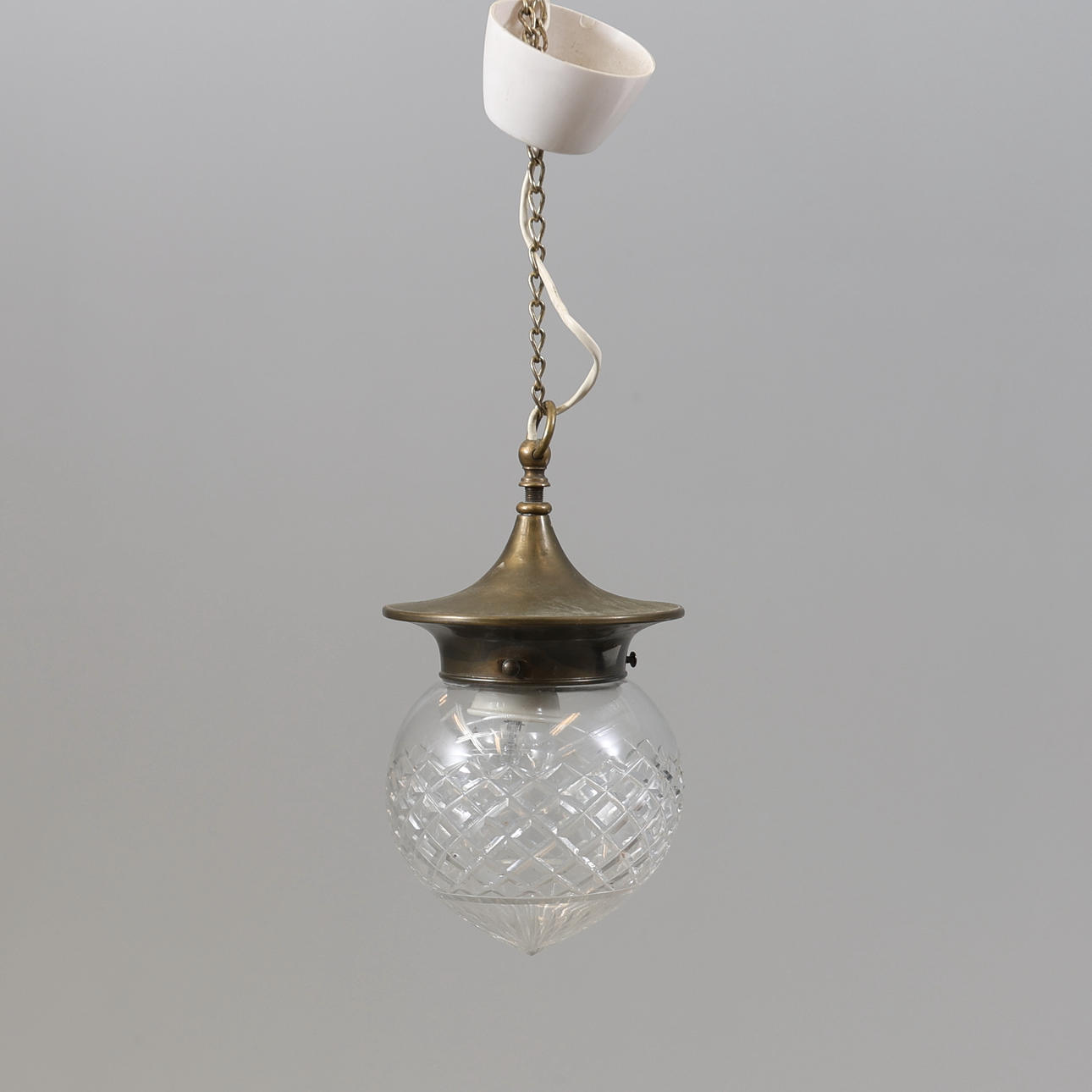 TAKLAMPA, glas och mässing, 1900-tal.
