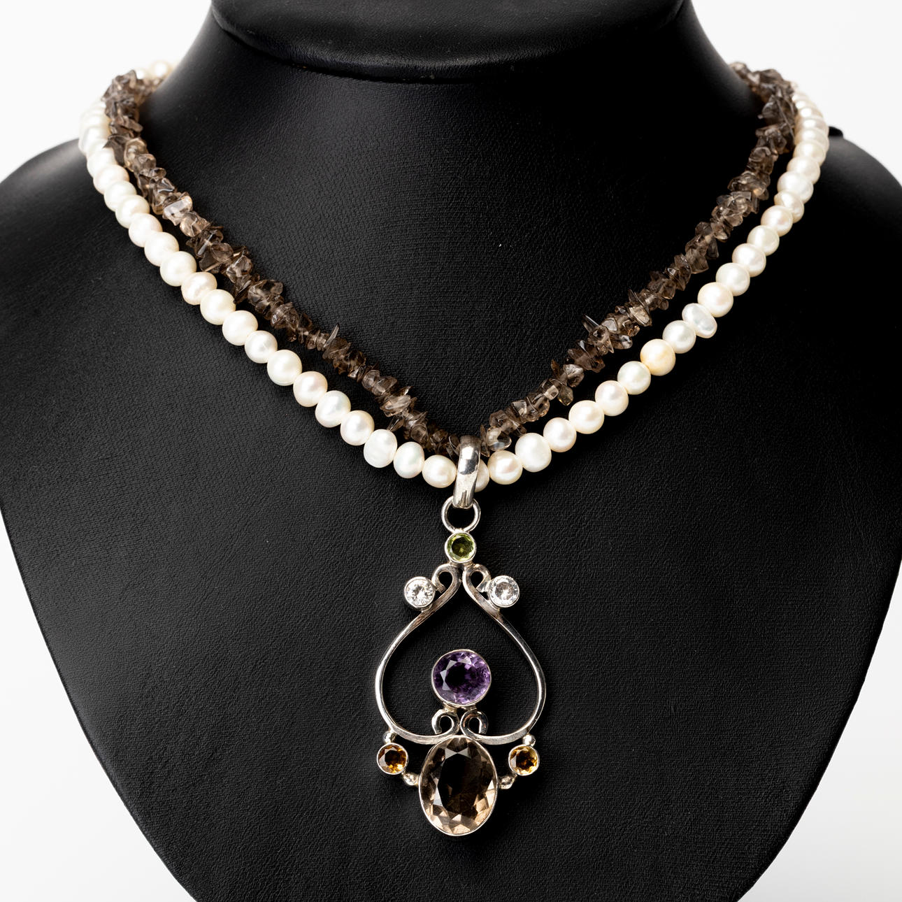 COLLIER, sterlingsilver med bla citrin, ametist, Nill design, samtida.