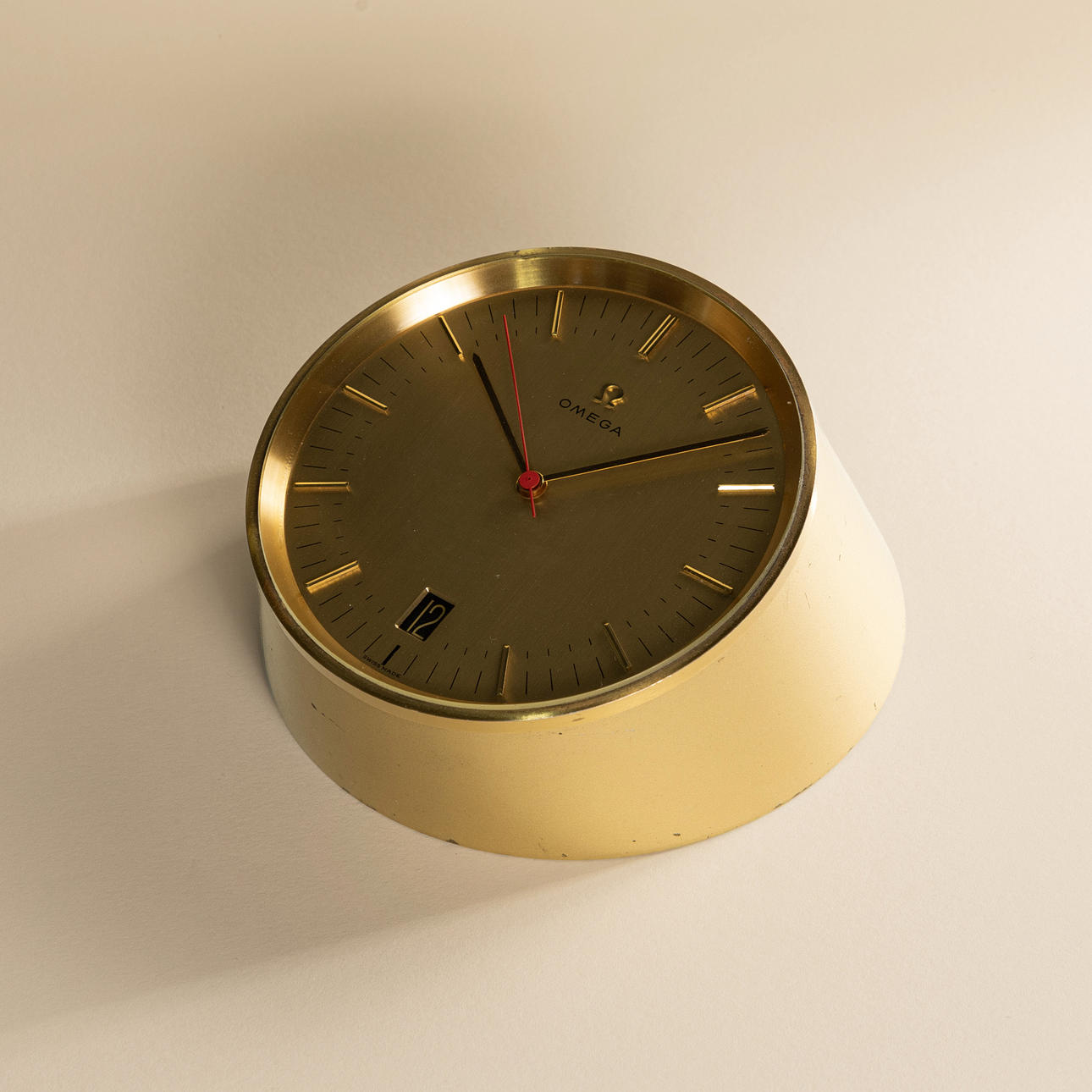 OMEGA. Table clock, metal, c. 1970s.