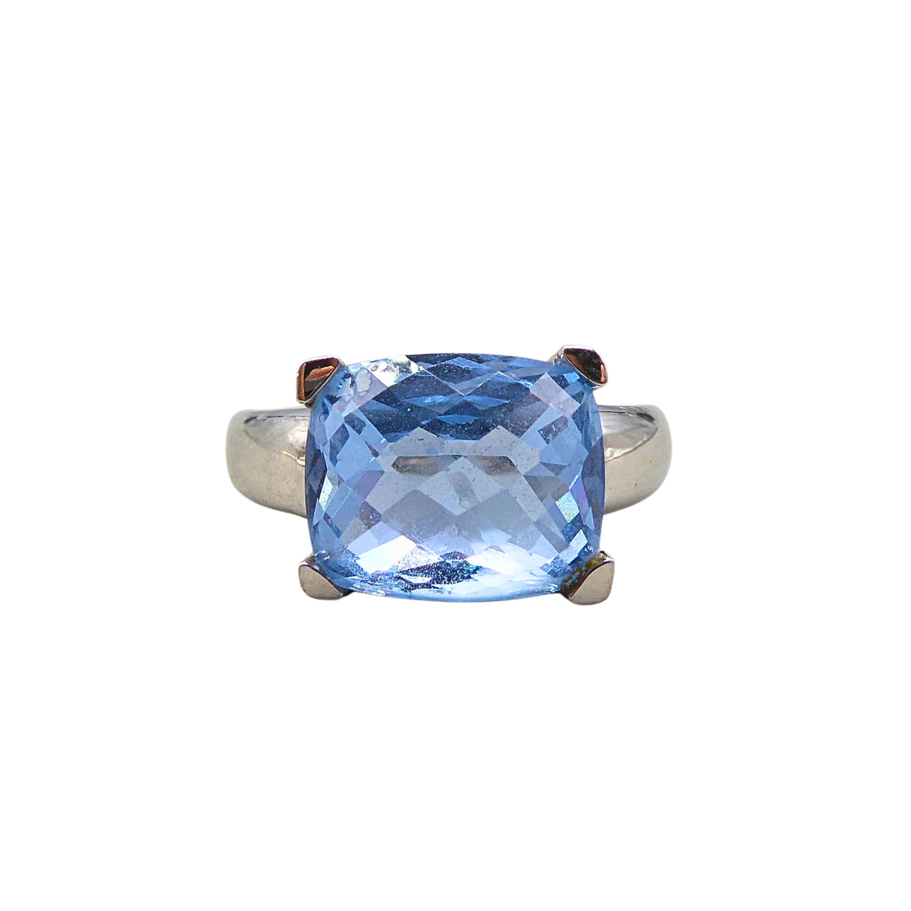 RING IN 8K WHITE GOLD WITH LIGHT BLUE SPINEL.