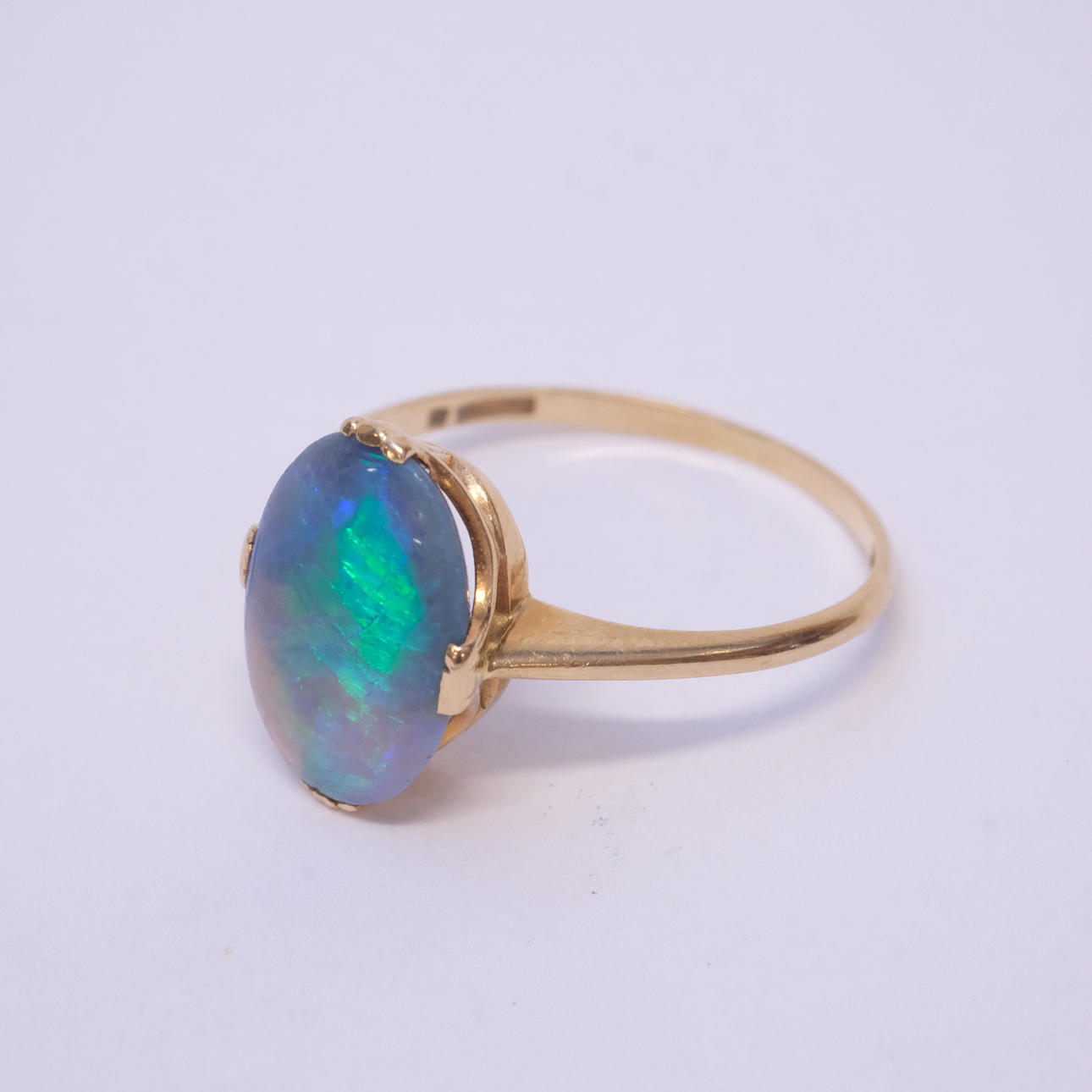 RING MED OPAL, 18K GULD.