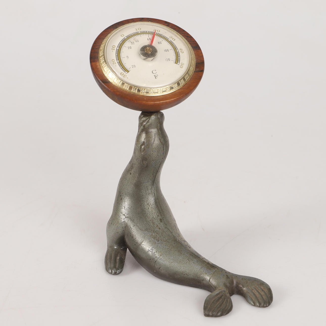 TERMOMETER uppburen av säl, metall/trä.