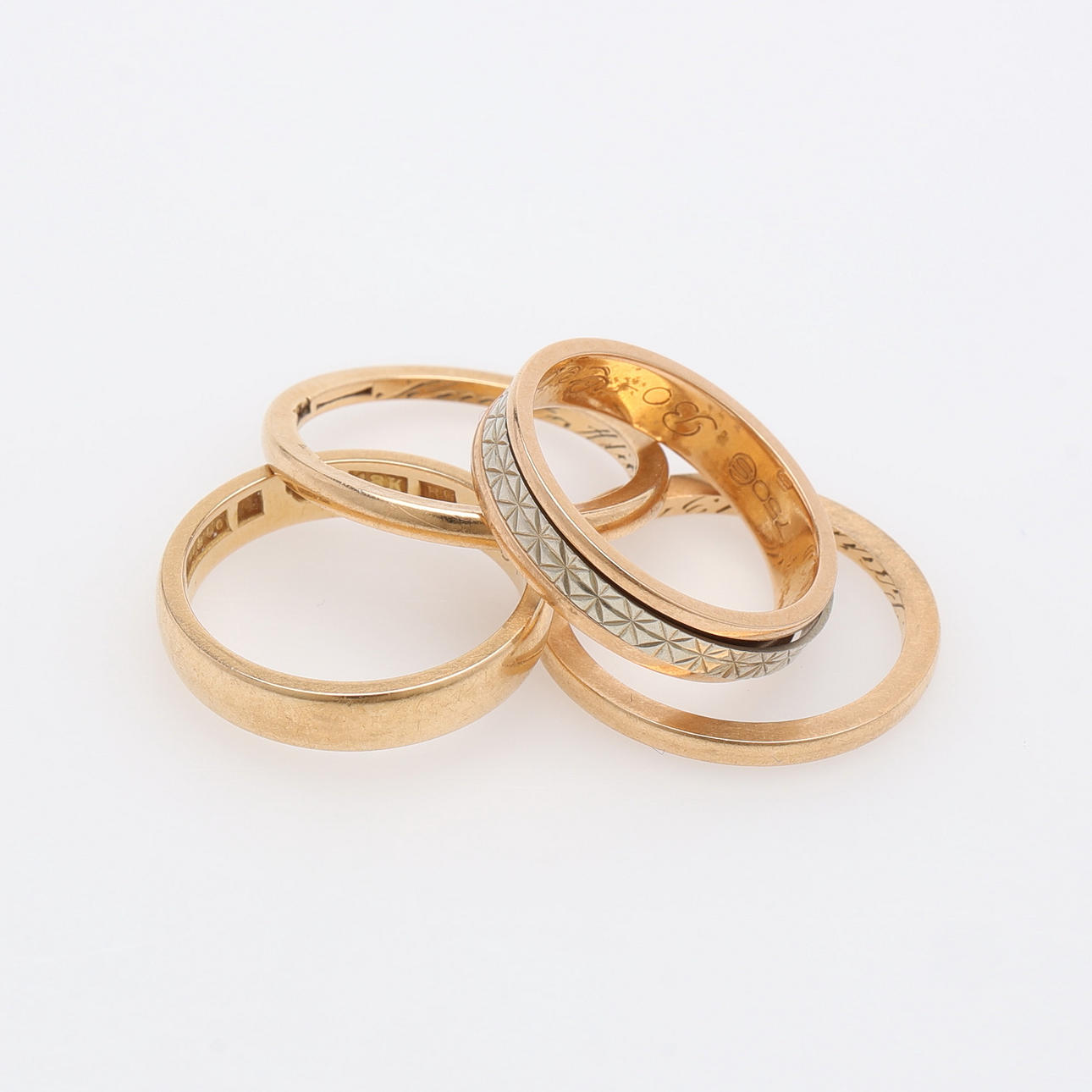 RINGAR, 4 ST, 18 k guld, totalt 12,4 g.