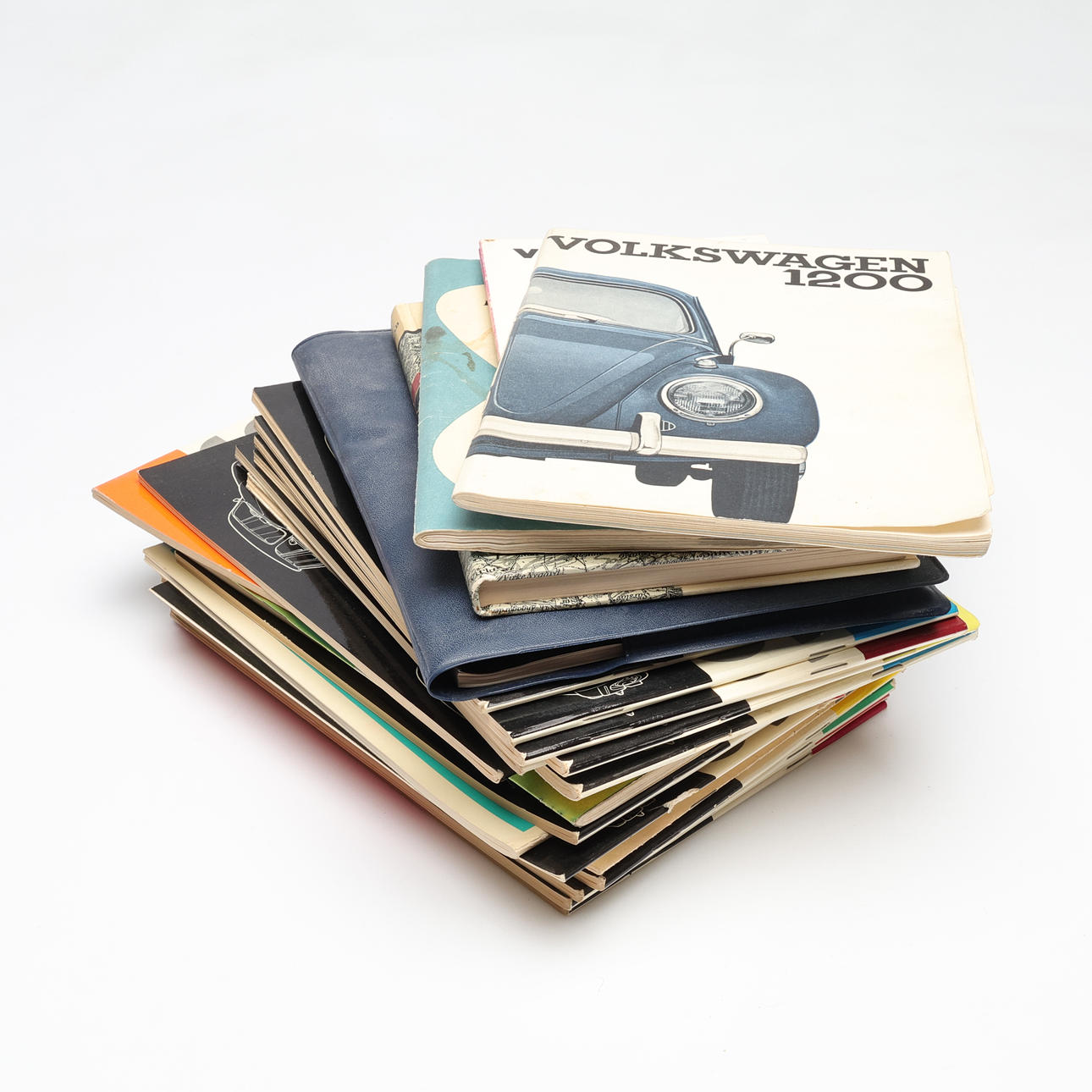 INSTRUKTIONSBOK/KATALOGER, 26 st, Bl.a SAAB, Volkswagen.