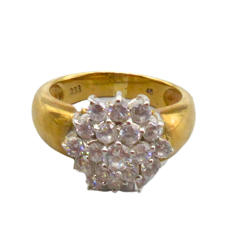 8K YELLOW GOLD RING SET WITH ZIRCONIA.