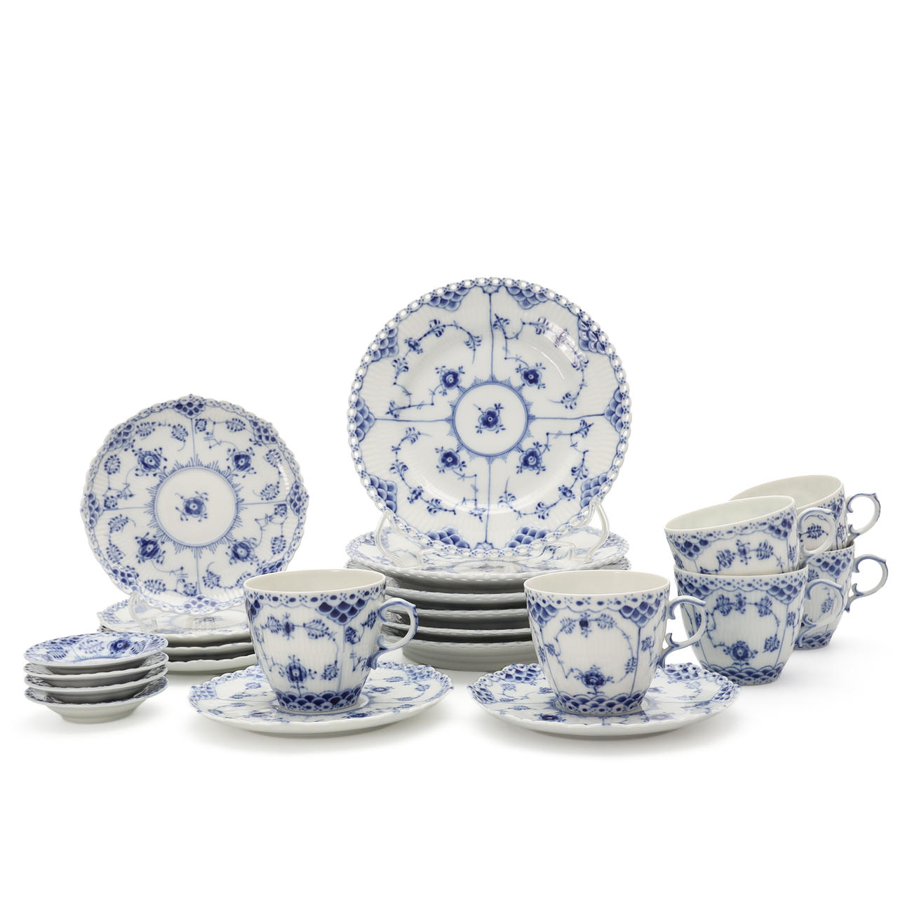 SERVISDELAR, 22 delar, "Musselmalet helblond", modell 1087, 1035 samt 504, Royal Copenhagen, Danmark.