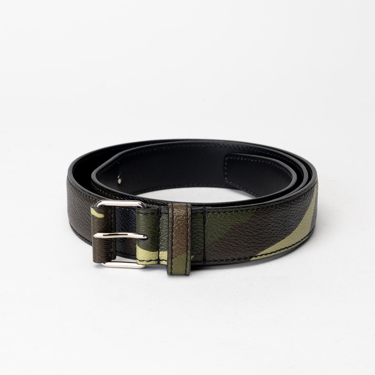 GIVENCHY. Belt, camouflage-patterned leather.