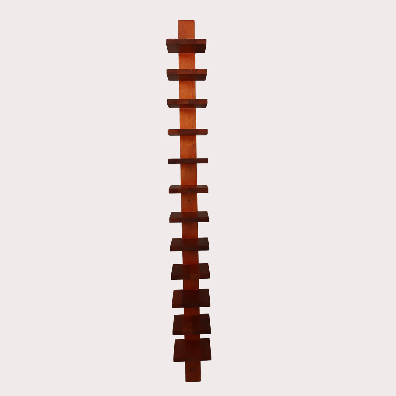 JOHN KANDELL. "Pilaster", vägghylla, mahogny, Källemo, modellen formgiven 1989, brännmärkt JK.