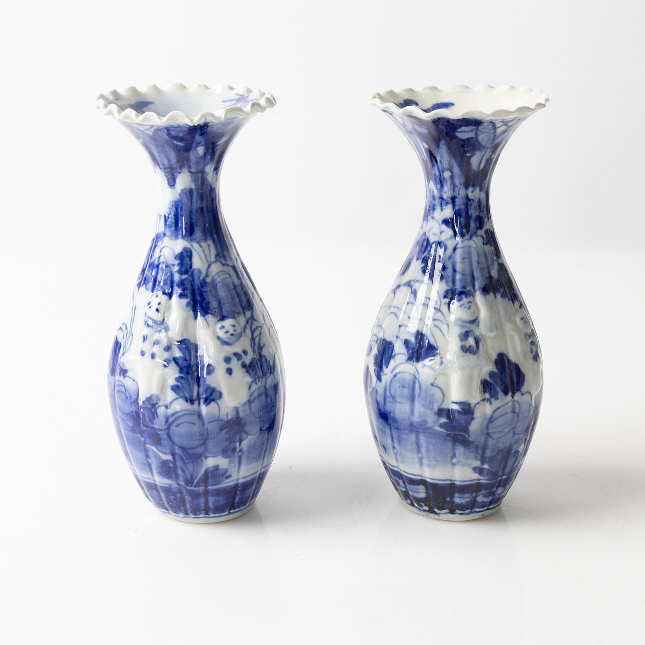 VASER, 1 par, Japan, omkring år 1900, porslin.