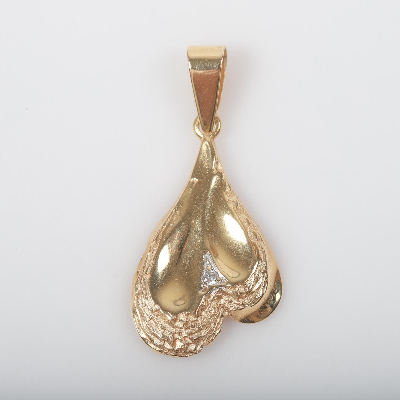 HÄNGE, 18 K guld med briljantslipad diamant, Bengt Hallberg, Köping.