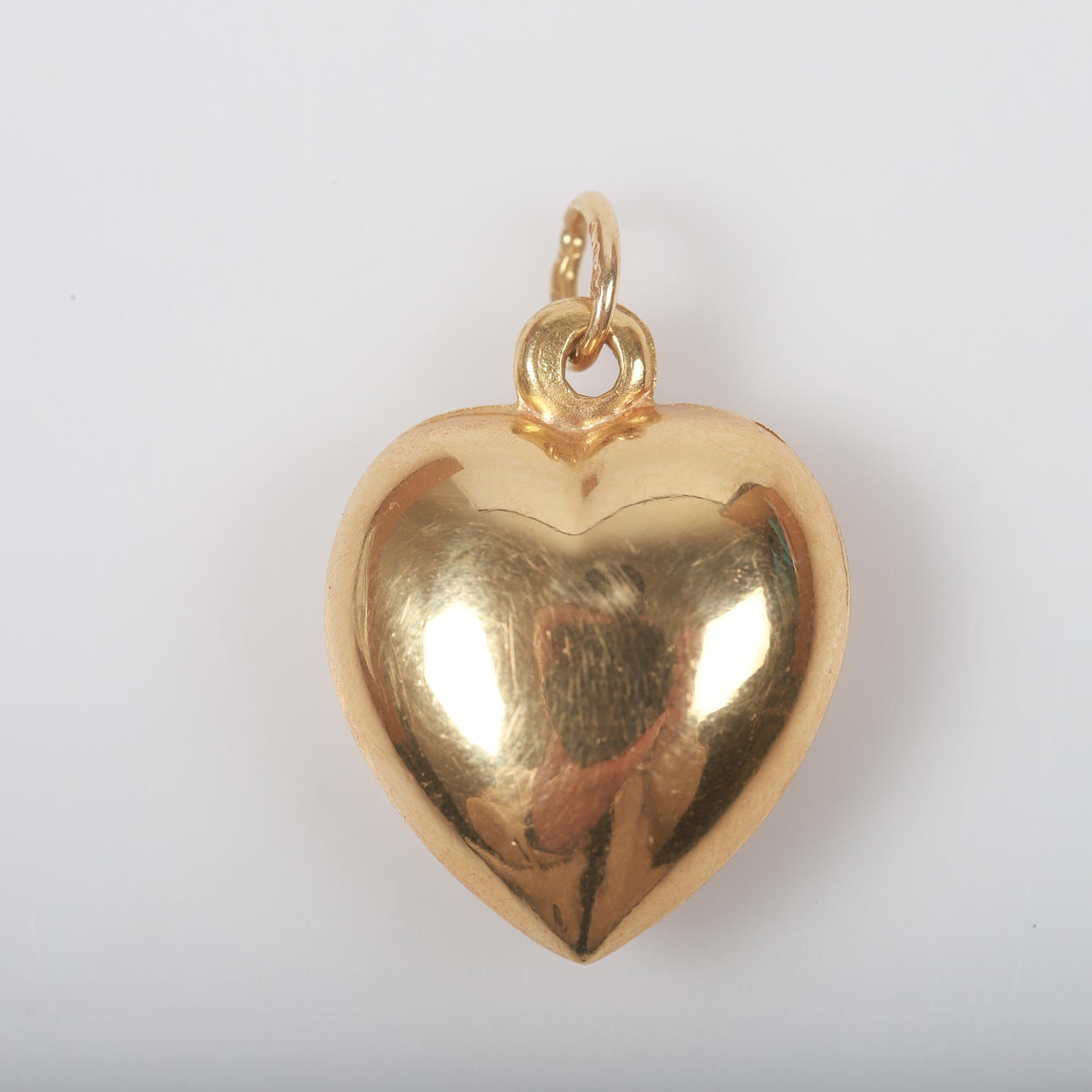 HÄNGE, 18 K guld i form av hjärta.