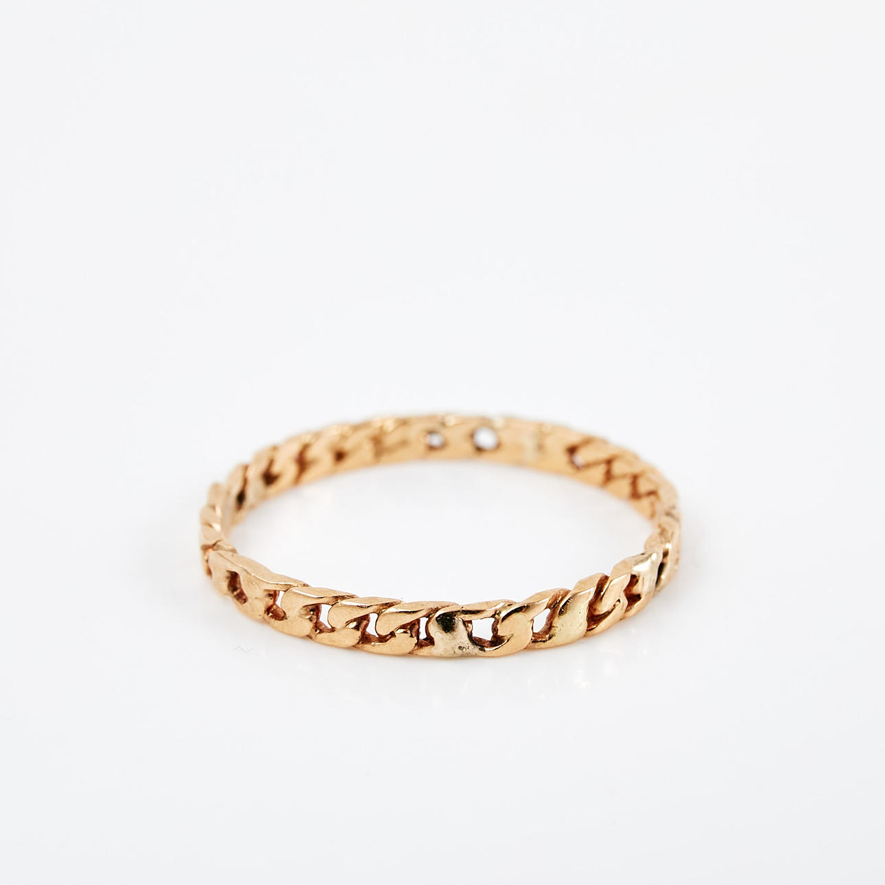 RING, 18 k guld, ostämplad, stel pansarlänk.