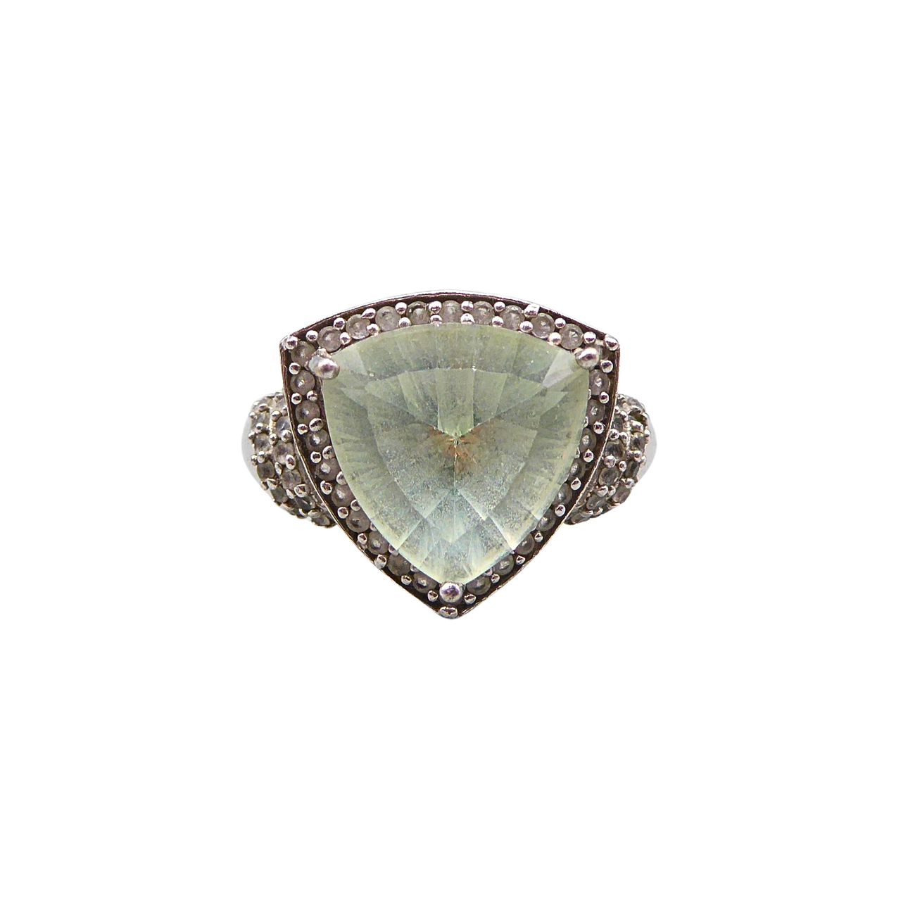 SILVER RING WITH PRASIOLITE AND SMALL DECORATIVE STONES.