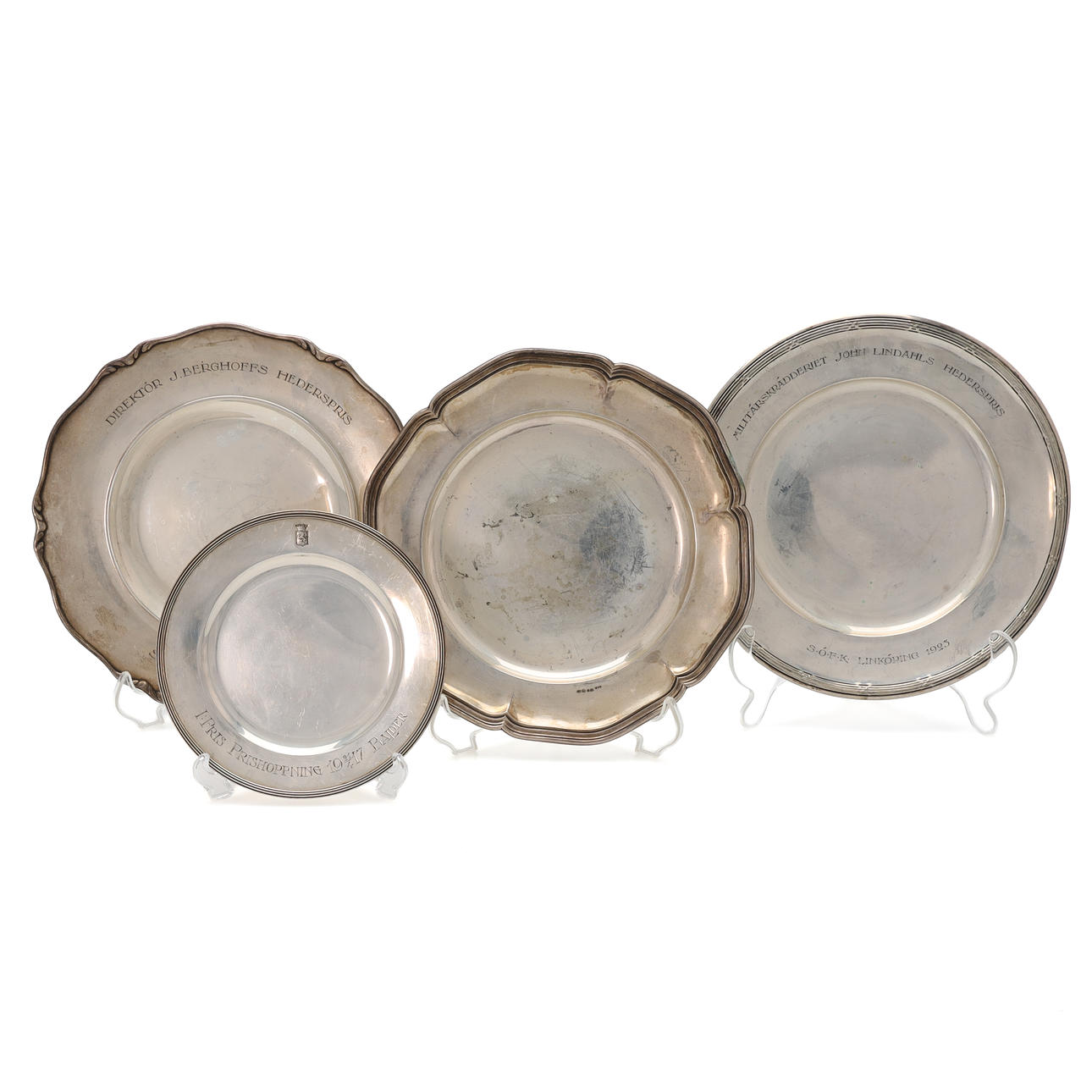 FAT, 4 st, silver, med gravyr, vikt 930 gram, bland annat W.A. Bolin, 1900-talets första hälft.