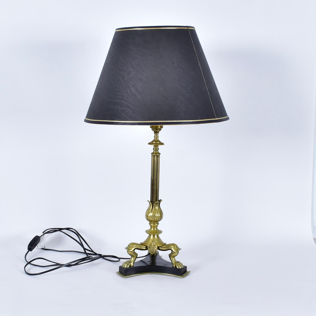 BORDSLAMPA, mässing, empirestil.